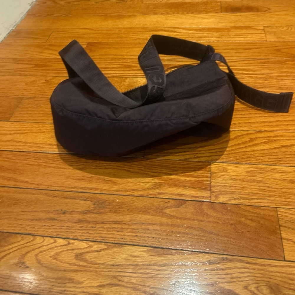 BAGGU Medium Crescent in Chocolate Plum - Picture 2 of 5